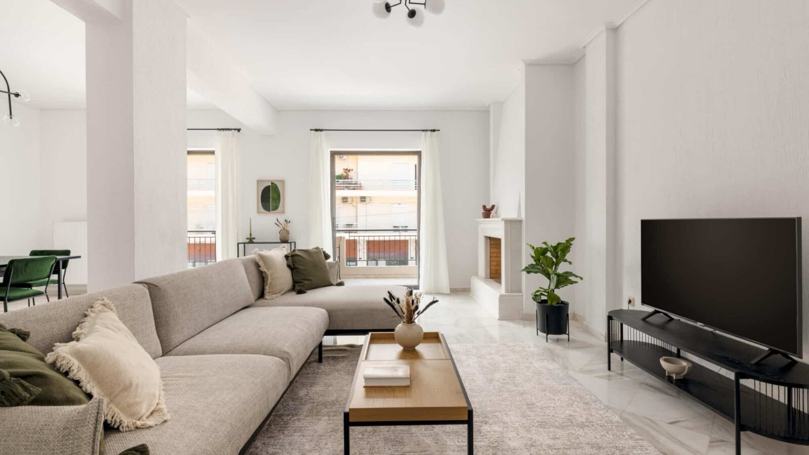 Housing a team in Athens, from five people to fifty