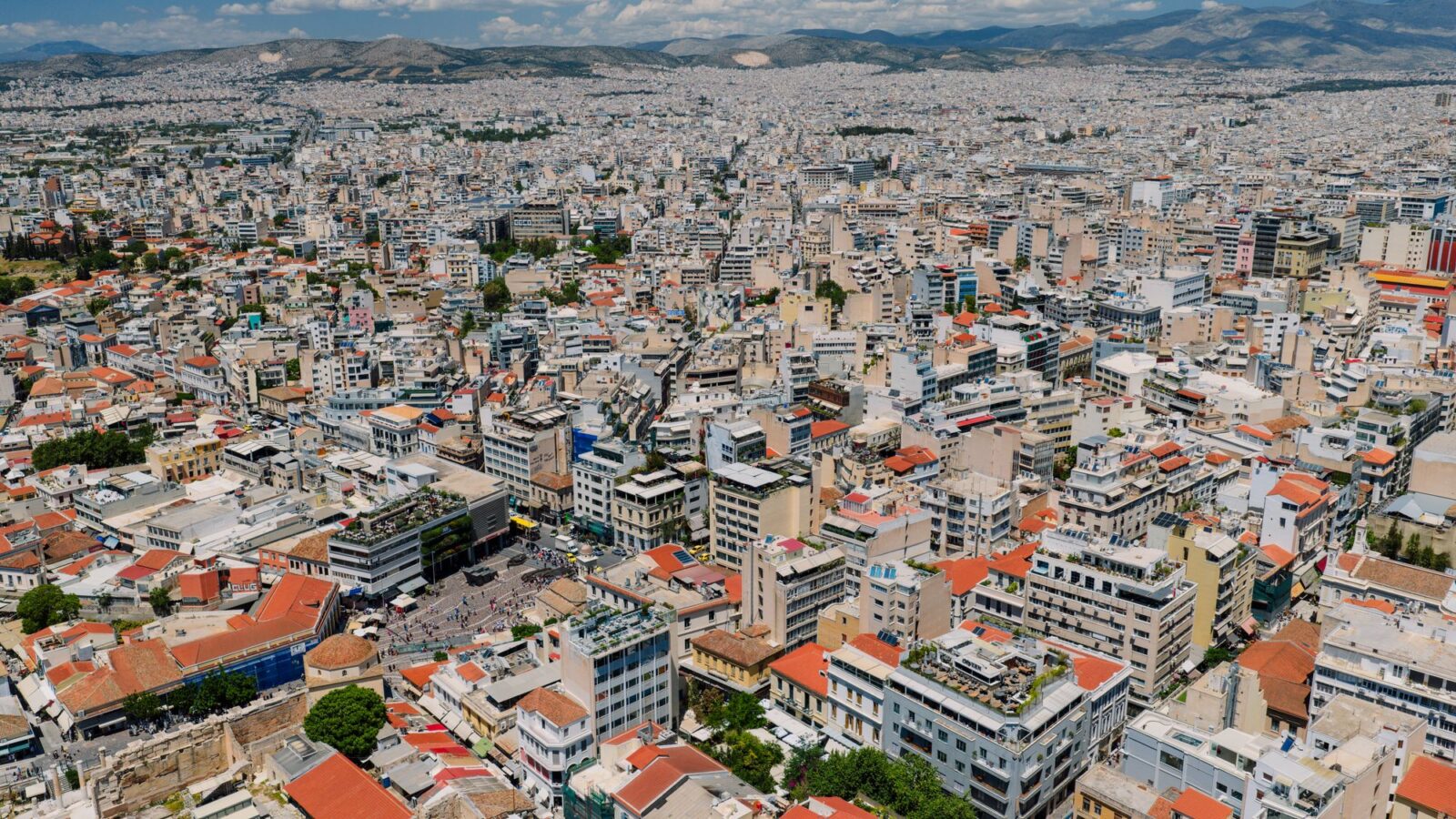 Leasing your Athens apartment to a company: how guaranteed rent works
