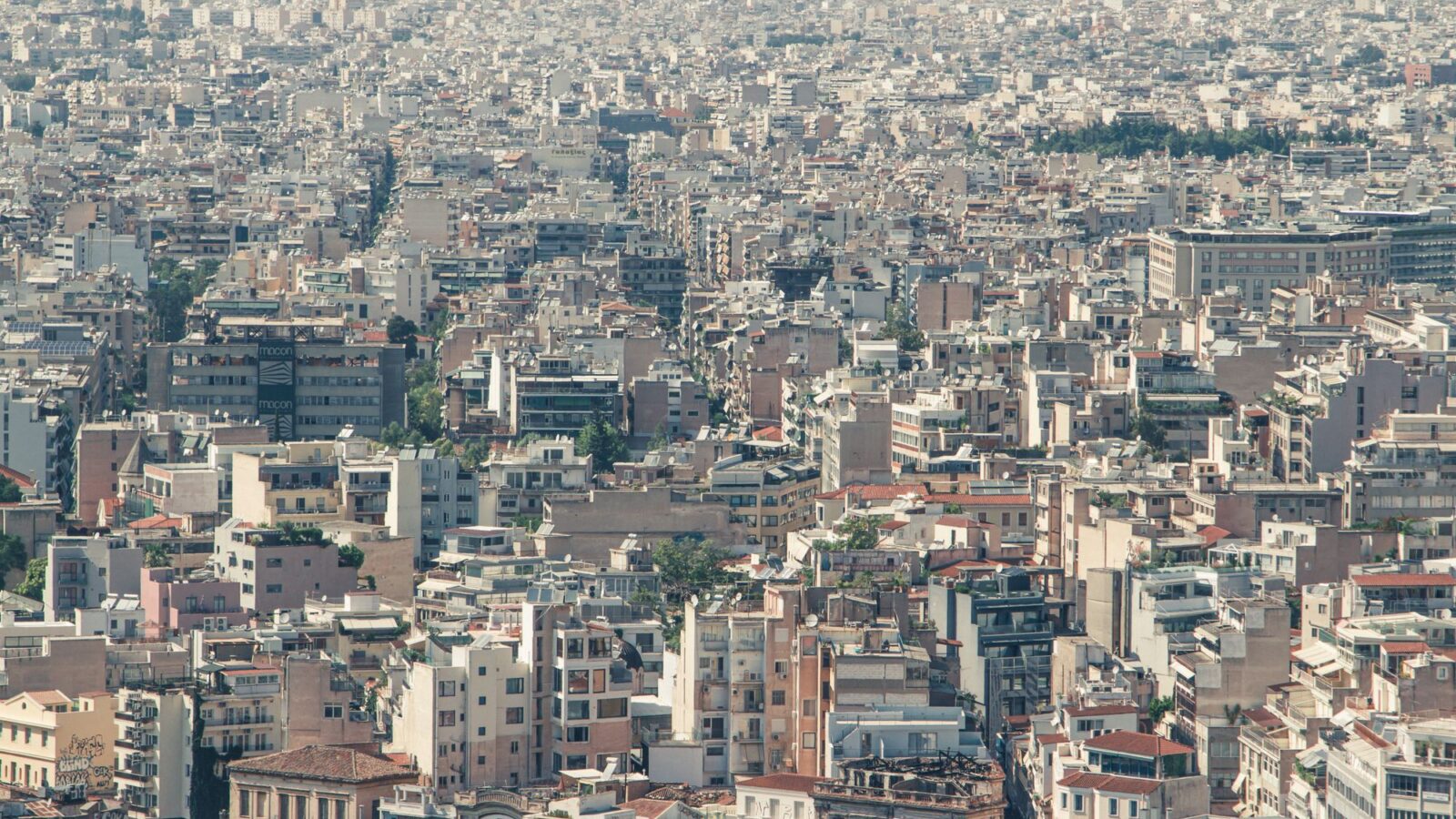 Airbnb ή μακροχρόνια μίσθωση: τι αποδίδει πραγματικά ένα διαμέρισμα στην Αθήνα